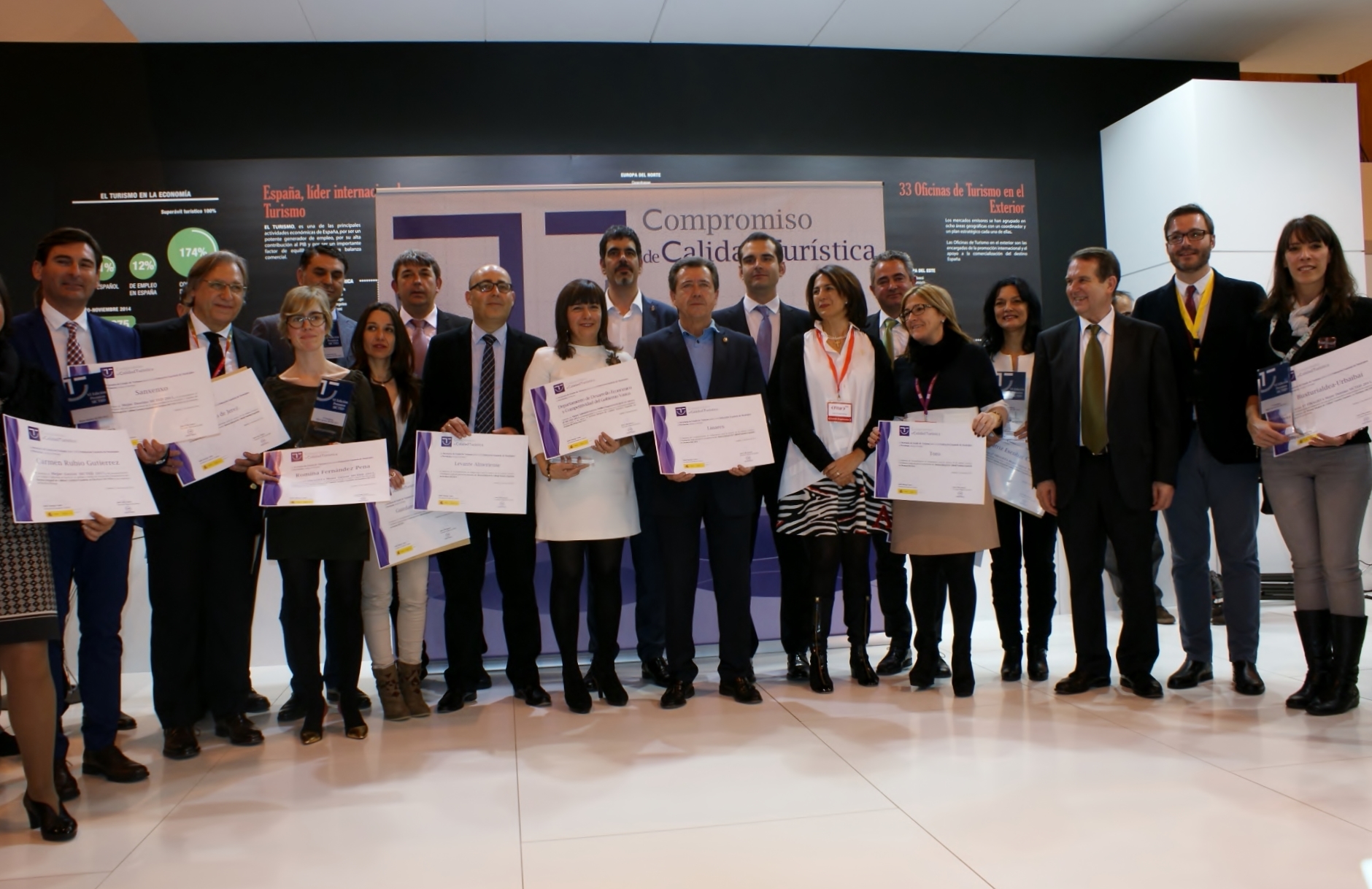 Foto de familia de los premiados